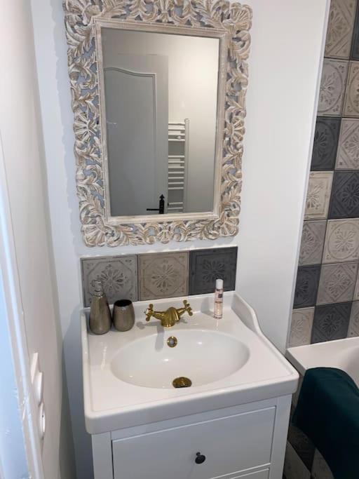 Propre Spacieux Renove Pratique Proche Centre มองต์ซู-เลส์-มินส์ ภายนอก รูปภาพ