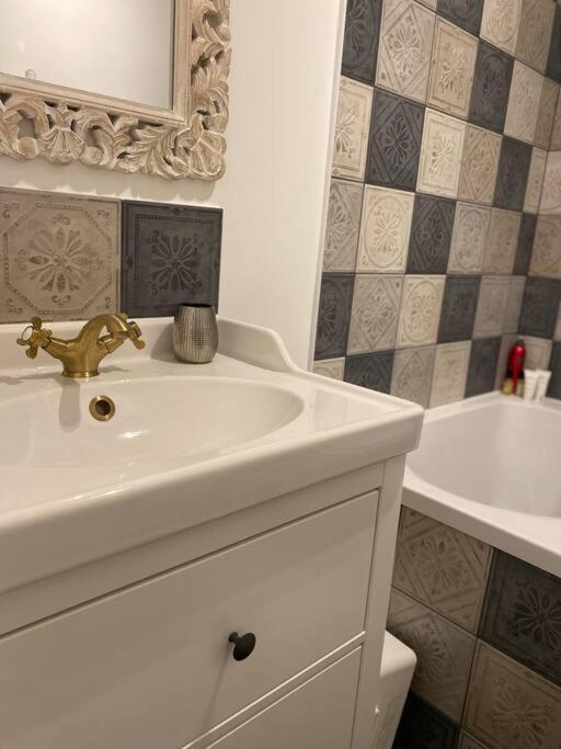 Propre Spacieux Renove Pratique Proche Centre มองต์ซู-เลส์-มินส์ ภายนอก รูปภาพ